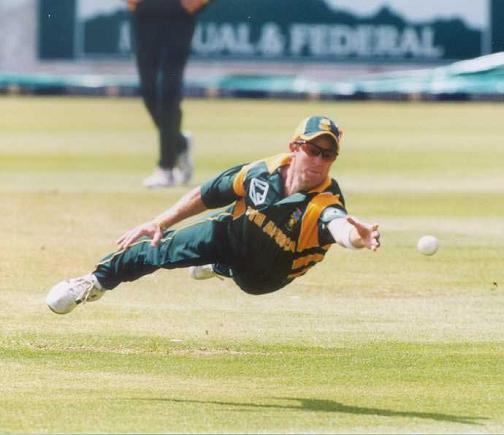 Interesting Facts And Records  About Cricket !!! - Page 6 Jonty-rhodes-4